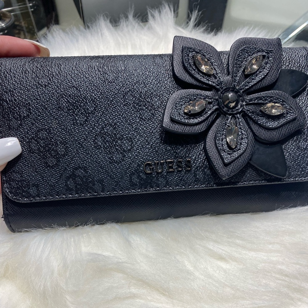 Guess flower wallet